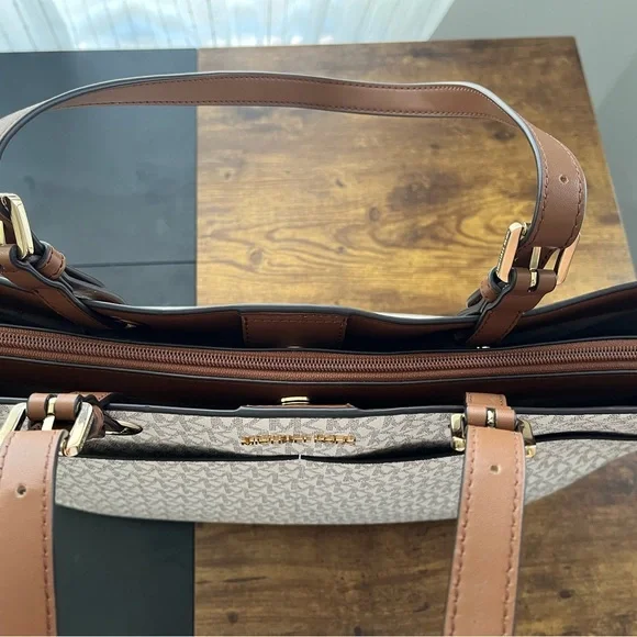 Michael Kors Brown & Cream Laptop Purse - Picture 16 of 16